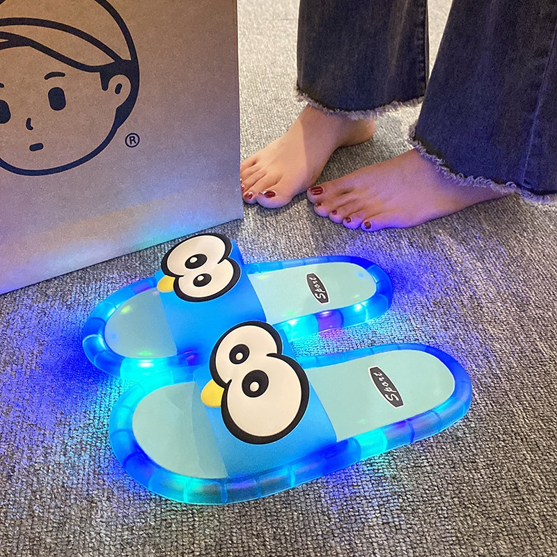 Funny Big Eyes Luminous Slide  - Home Bath 评论和价格